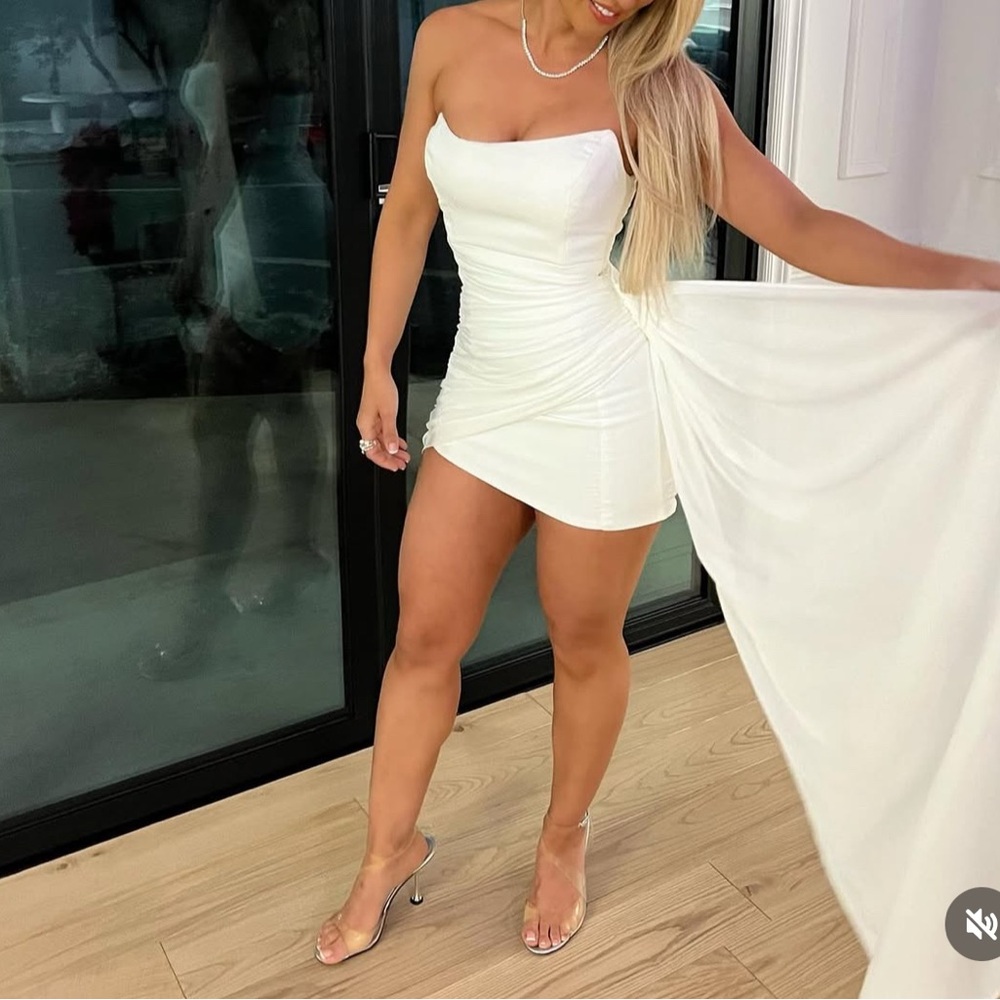 Elegant White Strapless Dress